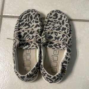 Wendy Youth size Y3-L4Grey Cheetah Hey Dudes